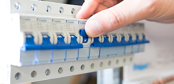 Schalt­schrank­bau bei Fiedler Elektro-Sanitär-Heizung-Solar in Lohr/ Main